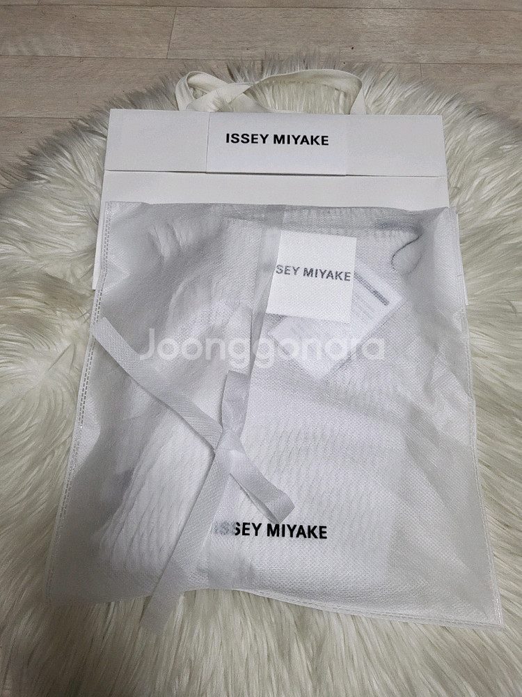 이세이미야케 스커트 슬릭 플리츠 스커트 화이트 2사이즈--3