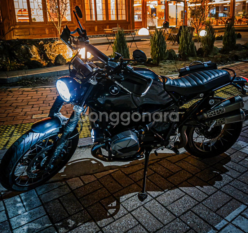 BMW 알나인티 r9t 스크램블러 21년식 블랙 튜닝 팝니다.--1