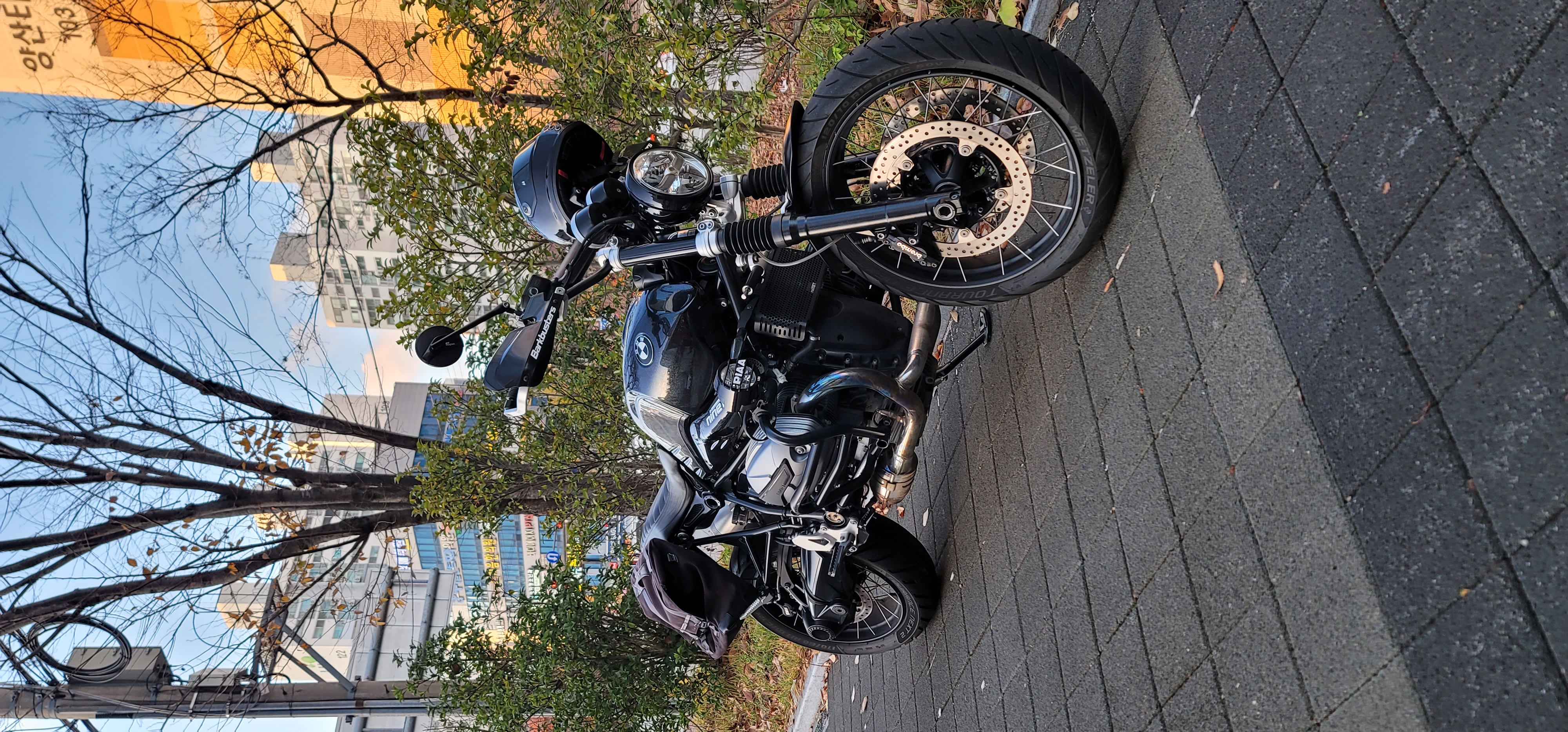 BMW 알나인티 r9t 스크램블러 21년식 블랙 튜닝 팝니다.--3