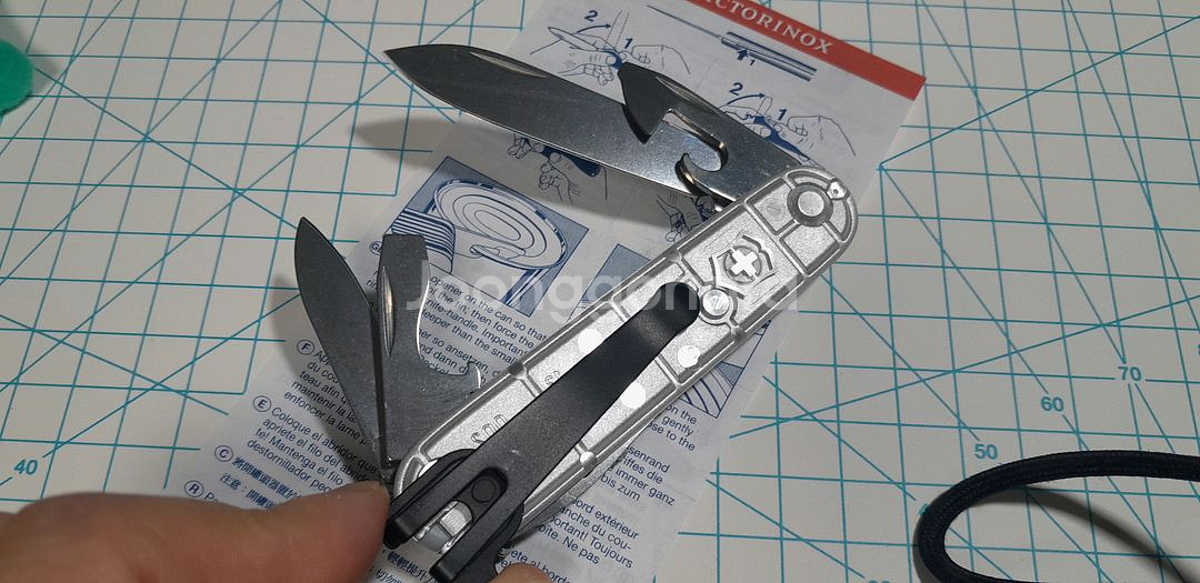 빅토리녹스 실버테크 맥가이버칼--4