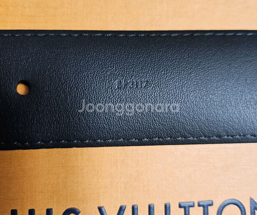 루이비통 퐁 뉴프 35MM 벨트 (택 박스 쇼핑백 포함)--3