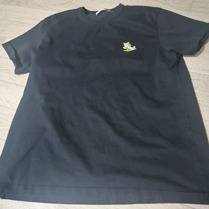 메종키츠네 검정 반팔티 4만원에 판매해요!!