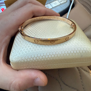 까르띠에 러브 팔찌 18k 골드