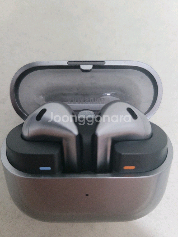 갤럭시 버즈3실버 판매합니다--4