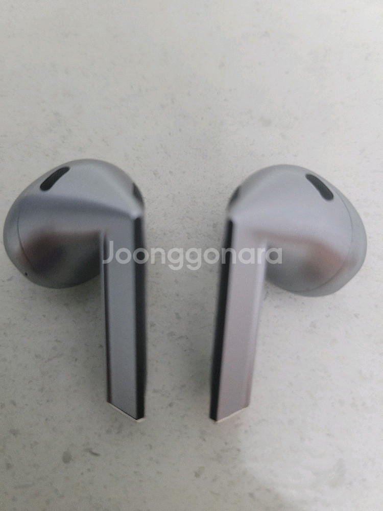 갤럭시 버즈3실버 판매합니다--2