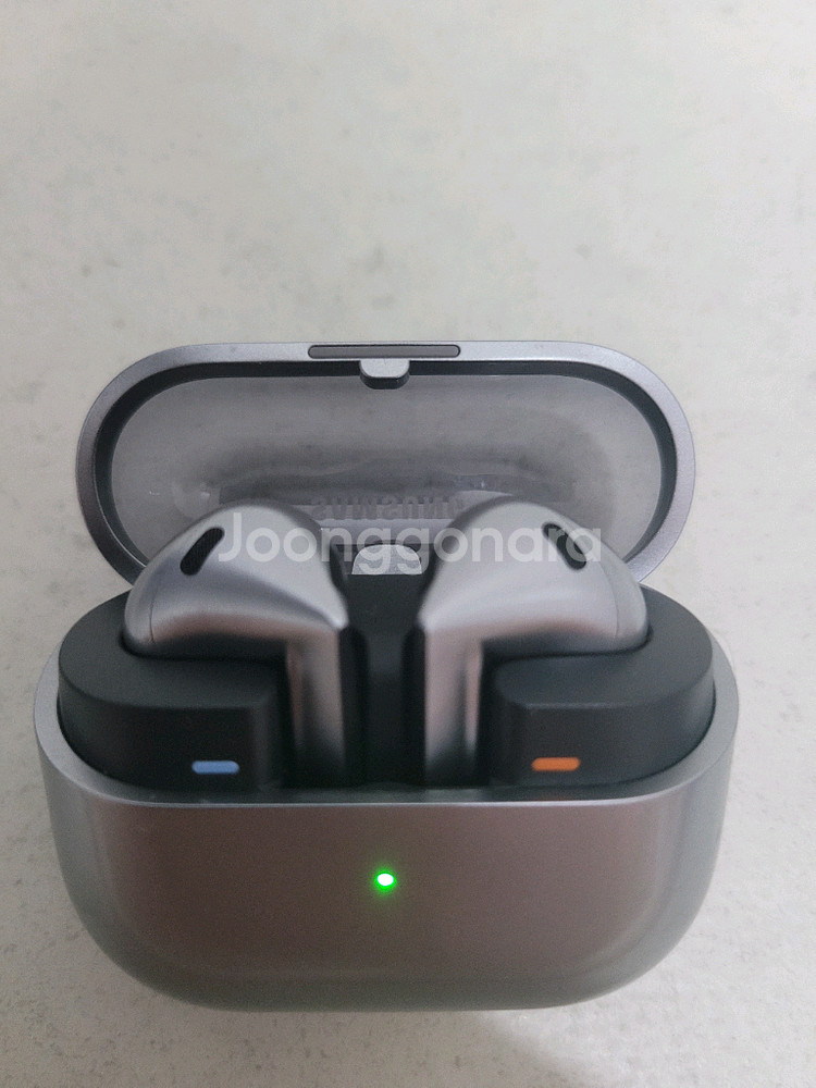 갤럭시 버즈3실버 판매합니다--5