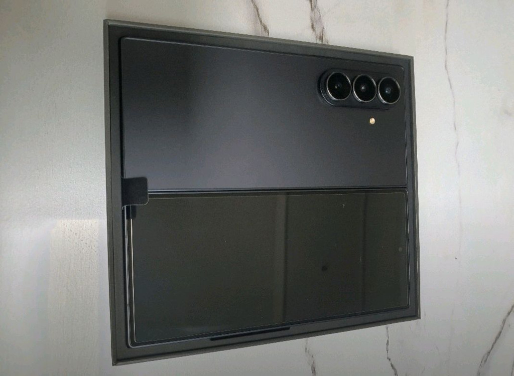 갤럭시 폴드7--1