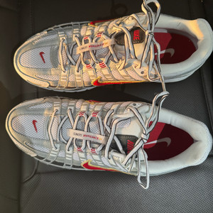 정품 나이키 P6000 실버 레드 265사이즈 팝니다