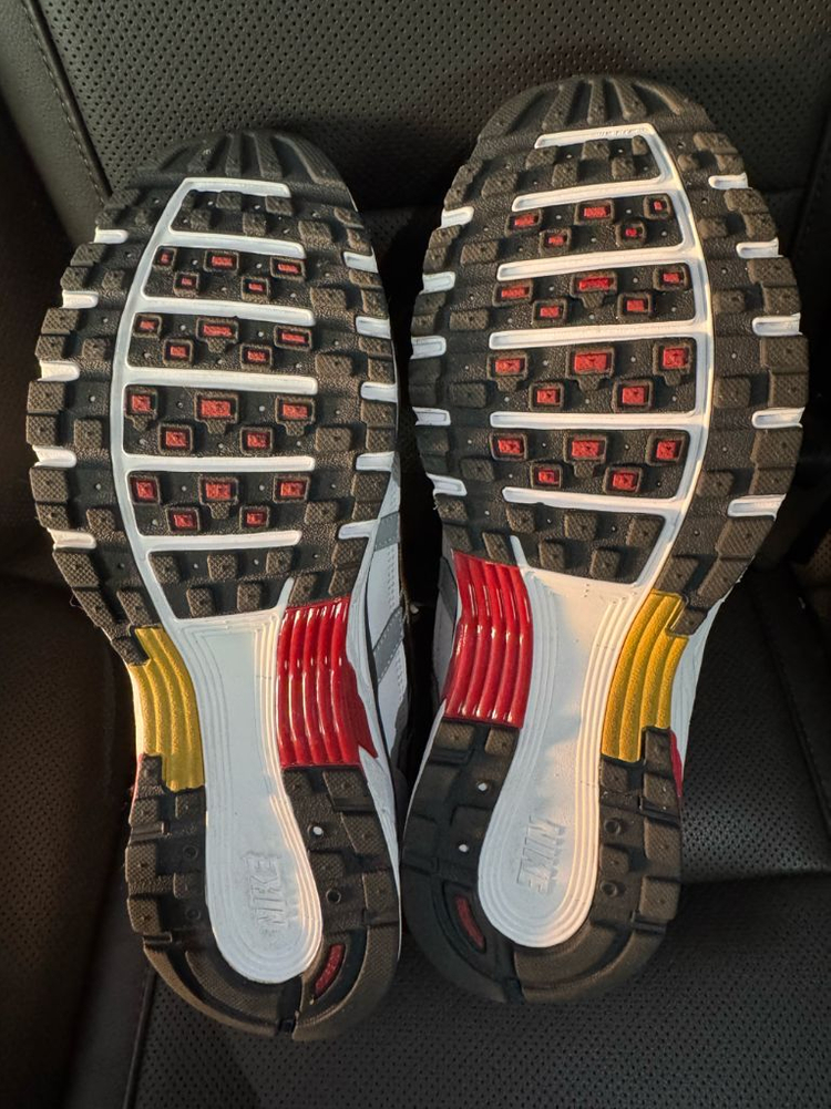 정품 나이키 P6000 실버 레드 265사이즈 팝니다 이미지
