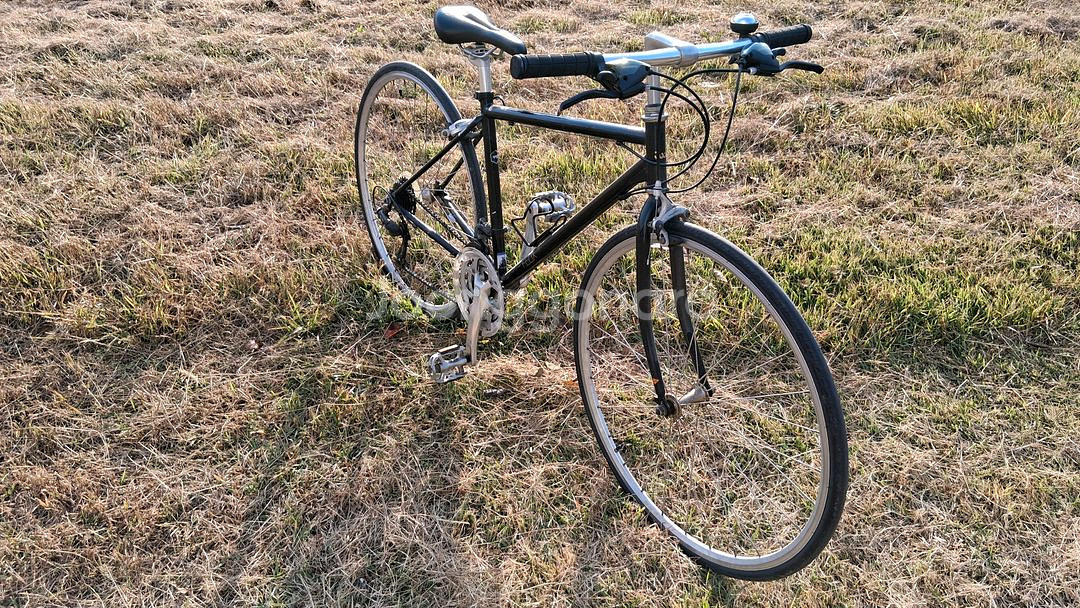 블랙 색상의 레스포 700C 펠릭스 자전거입니다. 레스포 원가 28만원. 라이딩을 즐기시는 분들께 추천드려요. 디자--4