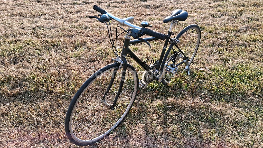 블랙 색상의 레스포 700C 펠릭스 자전거입니다. 레스포 원가 28만원. 라이딩을 즐기시는 분들께 추천드려요. 디자--3