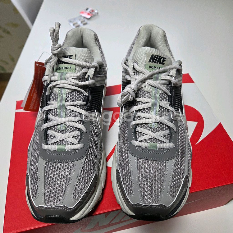 (새상품)나이키 줌 보메로5 코블스톤w 285mm 팝니다--1