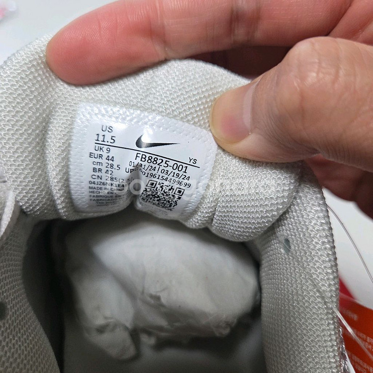 (새상품)나이키 줌 보메로5 코블스톤w 285mm 팝니다--2