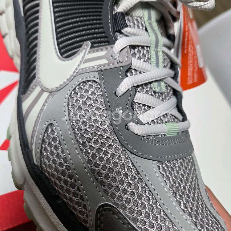 (새상품)나이키 줌 보메로5 코블스톤w 285mm 팝니다--4