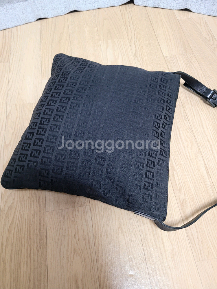 펜디 FF 로고 패턴 크로스백--2