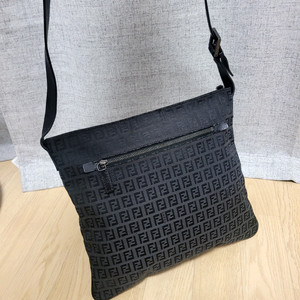 펜디 FF 로고 패턴 크로스백