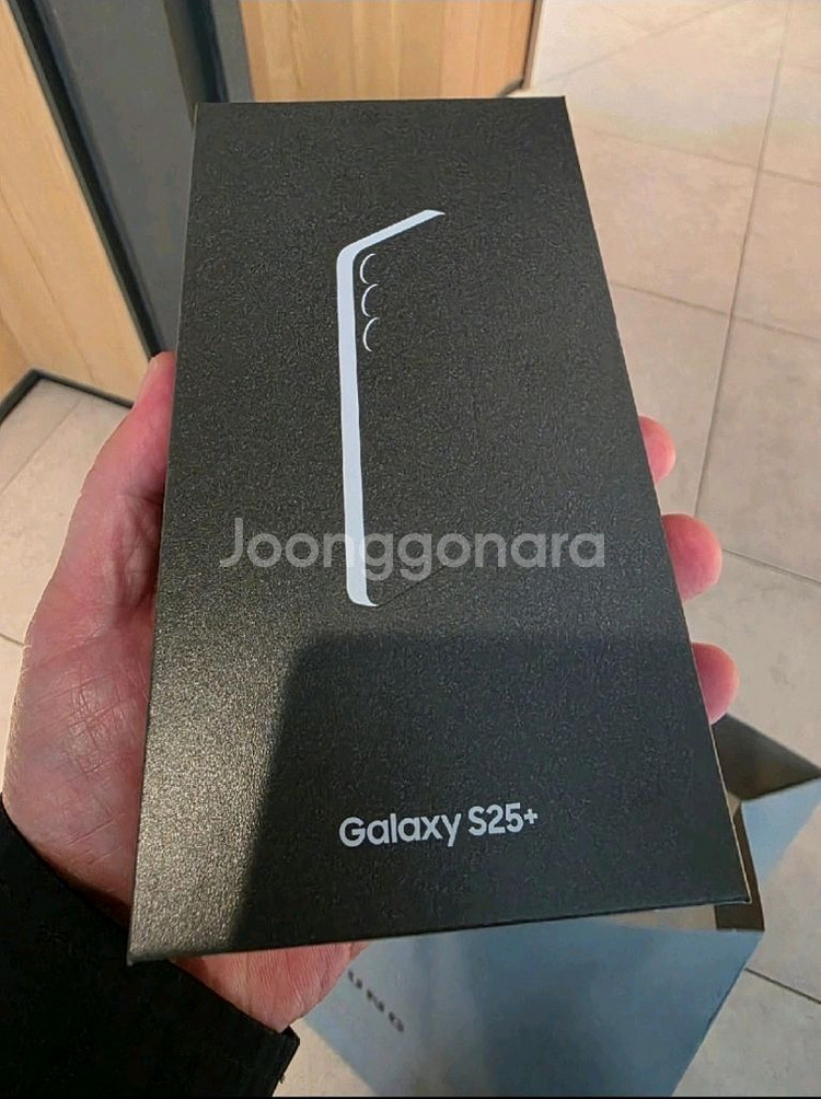 백화점구입 [미개봉 자급제] 갤럭시s25 플러스256 새제품. 정품 케이스 충전기 1씩 같이 드림--0