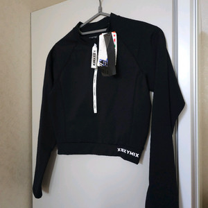 새상품)젝시믹스 블랙 크롭 래쉬가드 XL