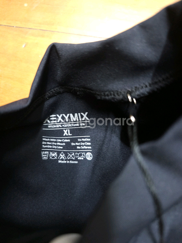 새상품)젝시믹스 블랙 크롭 래쉬가드 XL--5