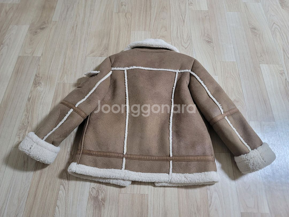 무스탕 자켓. 150사이즈. 성인여성가능. 남아여아 다 잘어울려요. 상태좋은 무스탕자켓이에요~--1