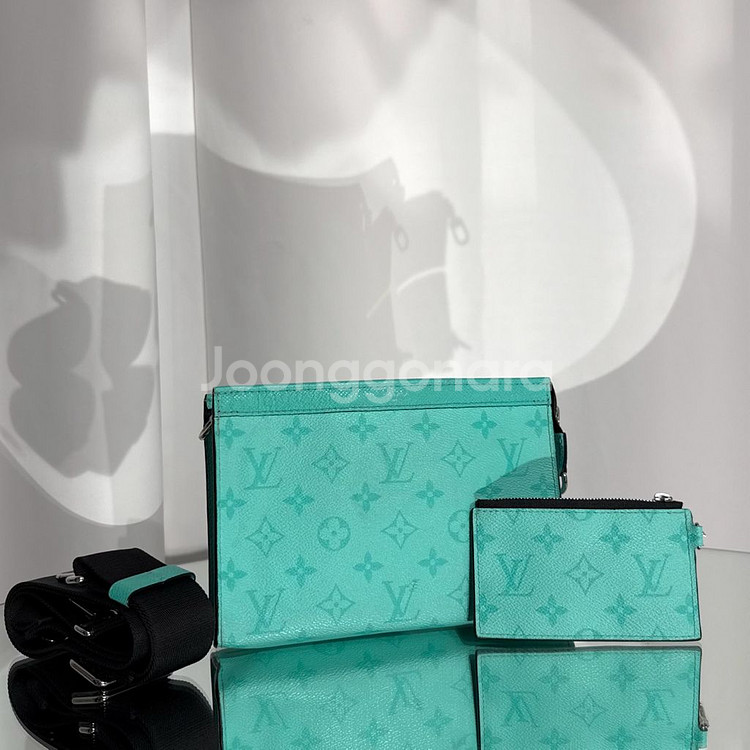 루이비통 모노그램 가스통 웨어러블 월릿 크로스백--3