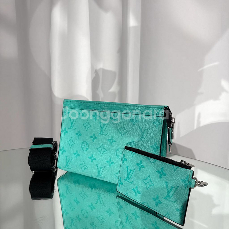 루이비통 모노그램 가스통 웨어러블 월릿 크로스백--4
