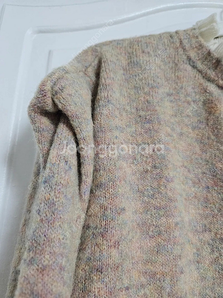 잇미샤 도톰니트 프릴 어깨포인트 니트 스웨터 상태짱--2