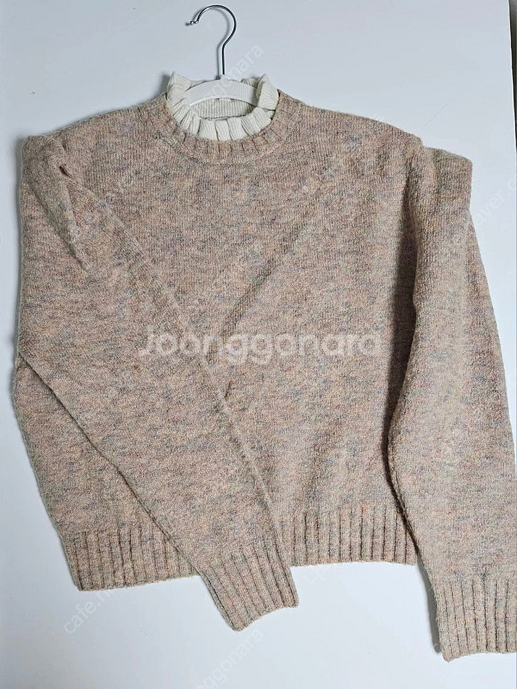 잇미샤 도톰니트 프릴 어깨포인트 니트 스웨터 상태짱--4