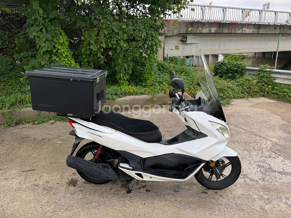 혼다 pcx125 18년 배달풀셋팅 화이트컬러 판매합니다--1