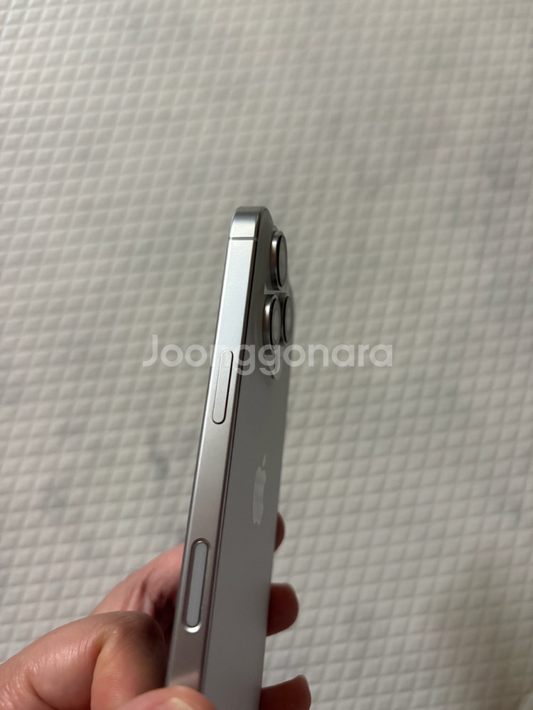 아이폰16프로 화이트 256기가 판매합니다--1