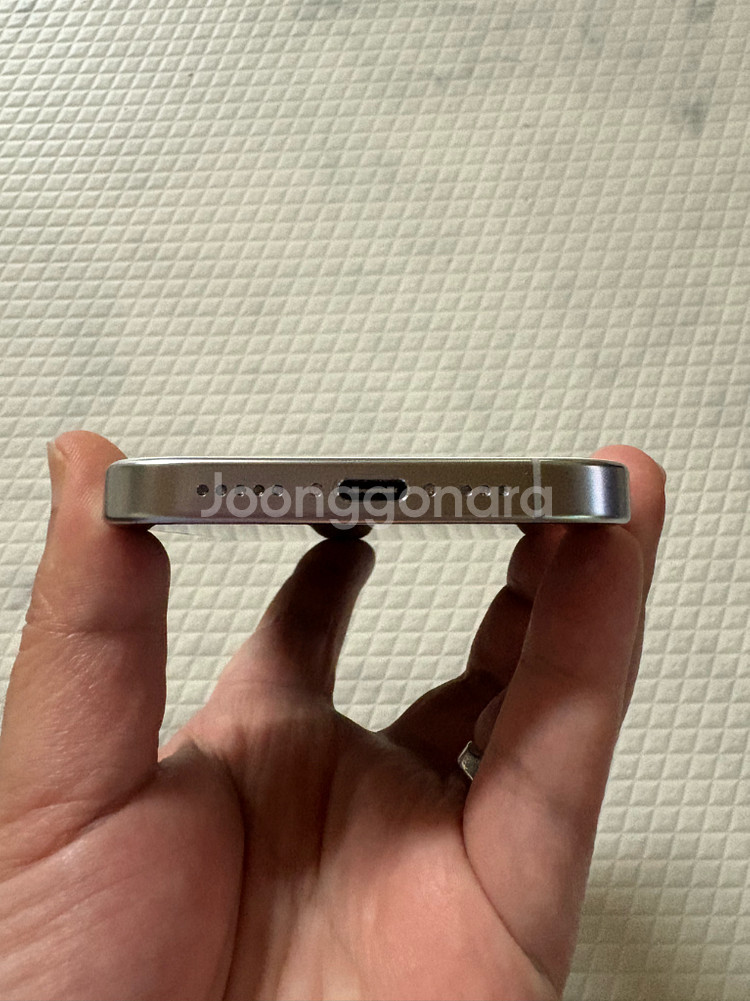 아이폰16프로 화이트 256기가 판매합니다--3