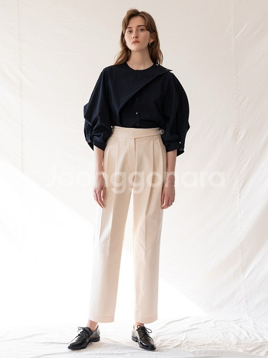 킨더살몬 트위스트 볼륨 슬리브 블라우스--3