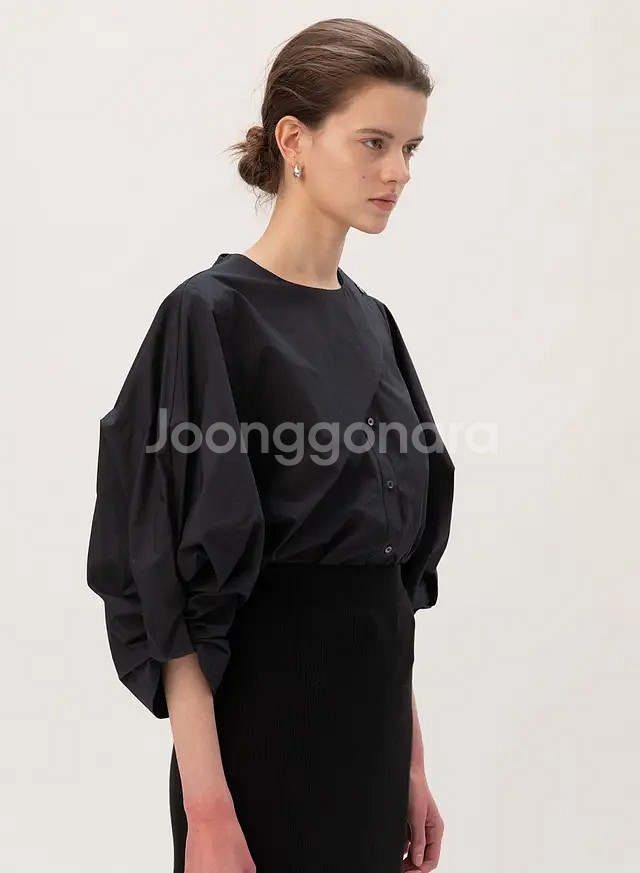 킨더살몬 트위스트 볼륨 슬리브 블라우스--1