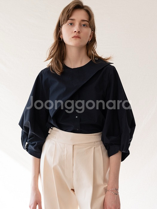 킨더살몬 트위스트 볼륨 슬리브 블라우스--2