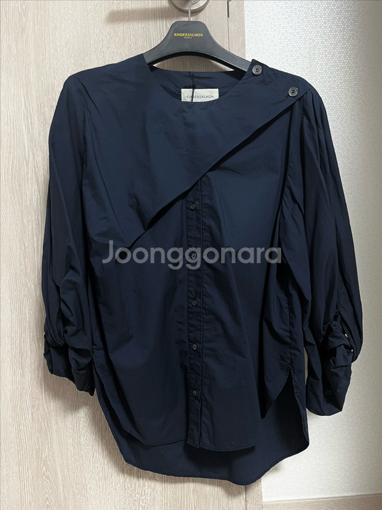 킨더살몬 트위스트 볼륨 슬리브 블라우스--8