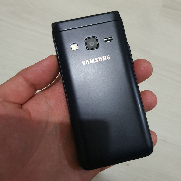 삼성 갤럭시폴더2 sm-g160n 32기가 효도폰 이미지