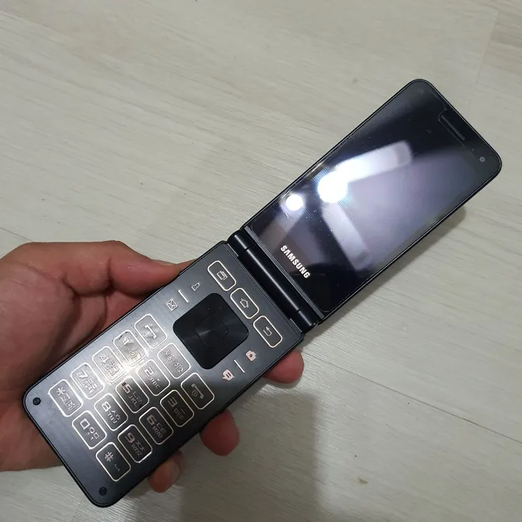 삼성 갤럭시폴더2 sm-g160n 32기가 효도폰 이미지