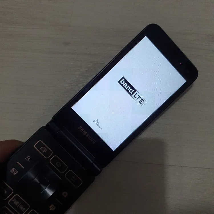 삼성 갤럭시폴더2 sm-g160n 32기가 효도폰 이미지