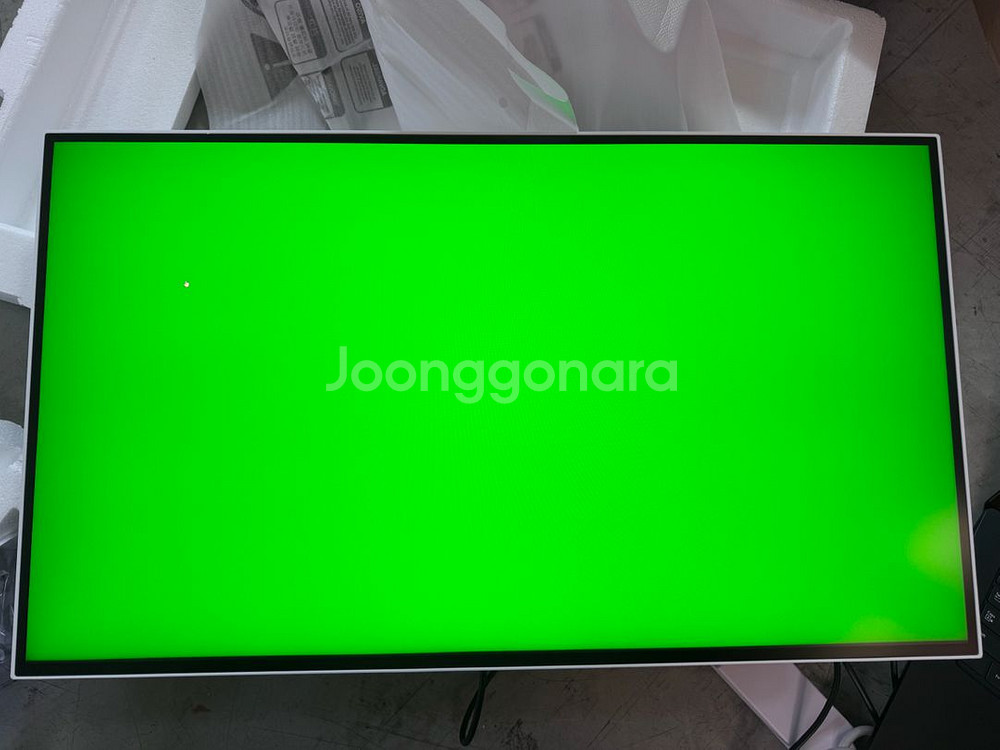 크로스오버 27인치 4K 모니터--1