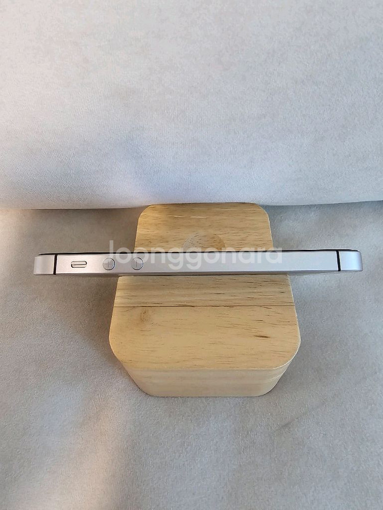 아이폰 SE1 스페이스 그레이 16G 판매!(배터리100%)--2