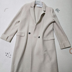 Harris Wharf London 버진울 아이보리 코트 42