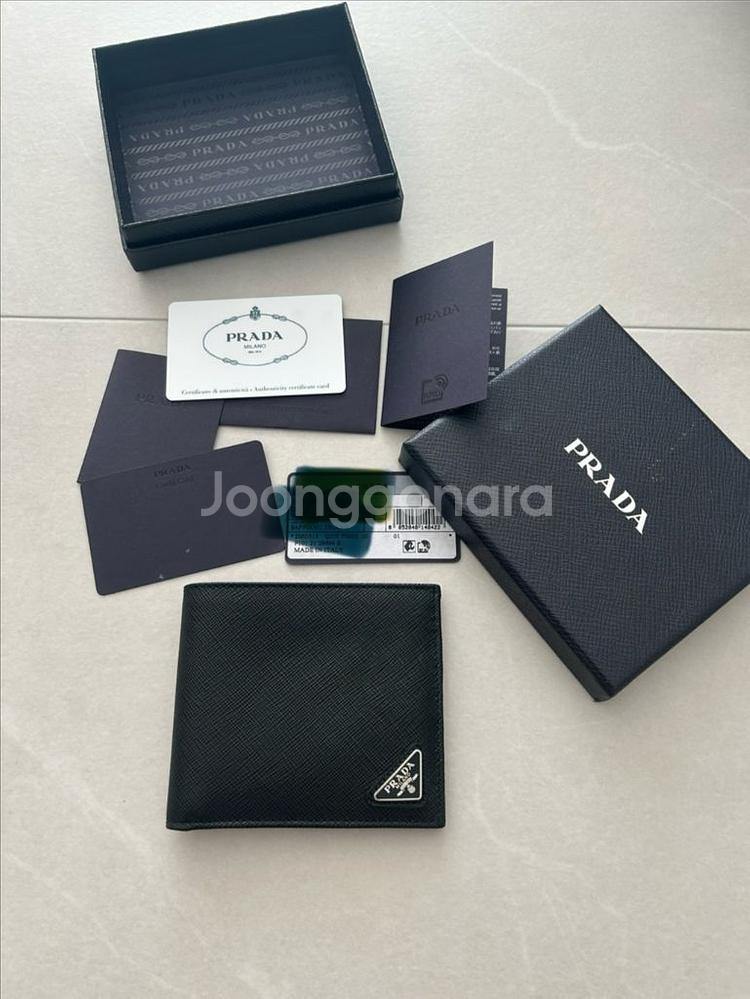 프라다 사피아노 삼각로고 블랙 반지갑 2MO513 QH--0