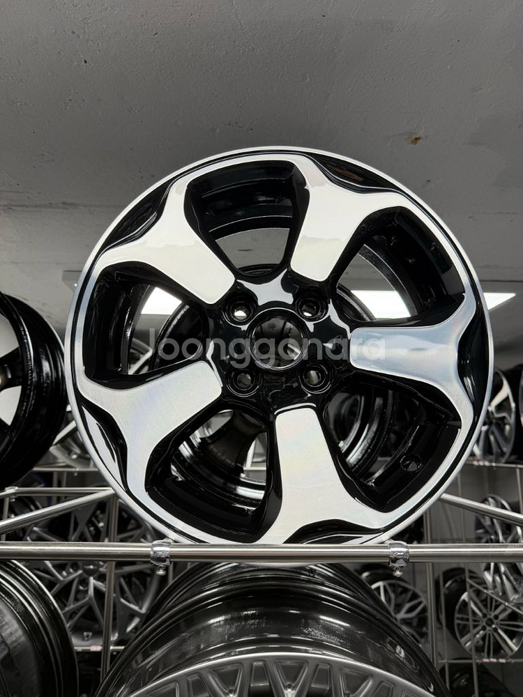 기아 모닝 순정 정품 15인치 싸게 팝니다--0