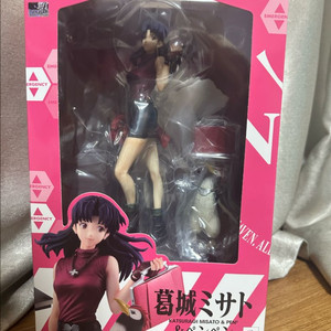 에반게리온 메가하우스 카츠라기 미사토 펜펜 피규어