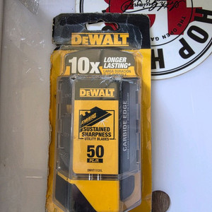 디월트 카본파이버 캐리비에이지 멀티툴 나이프