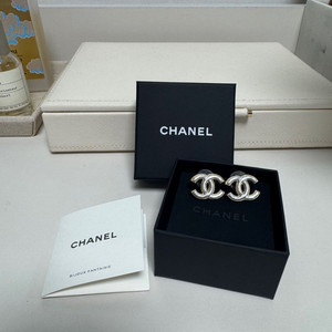 (정품) 샤넬 CC 로고 자개 귀걸이