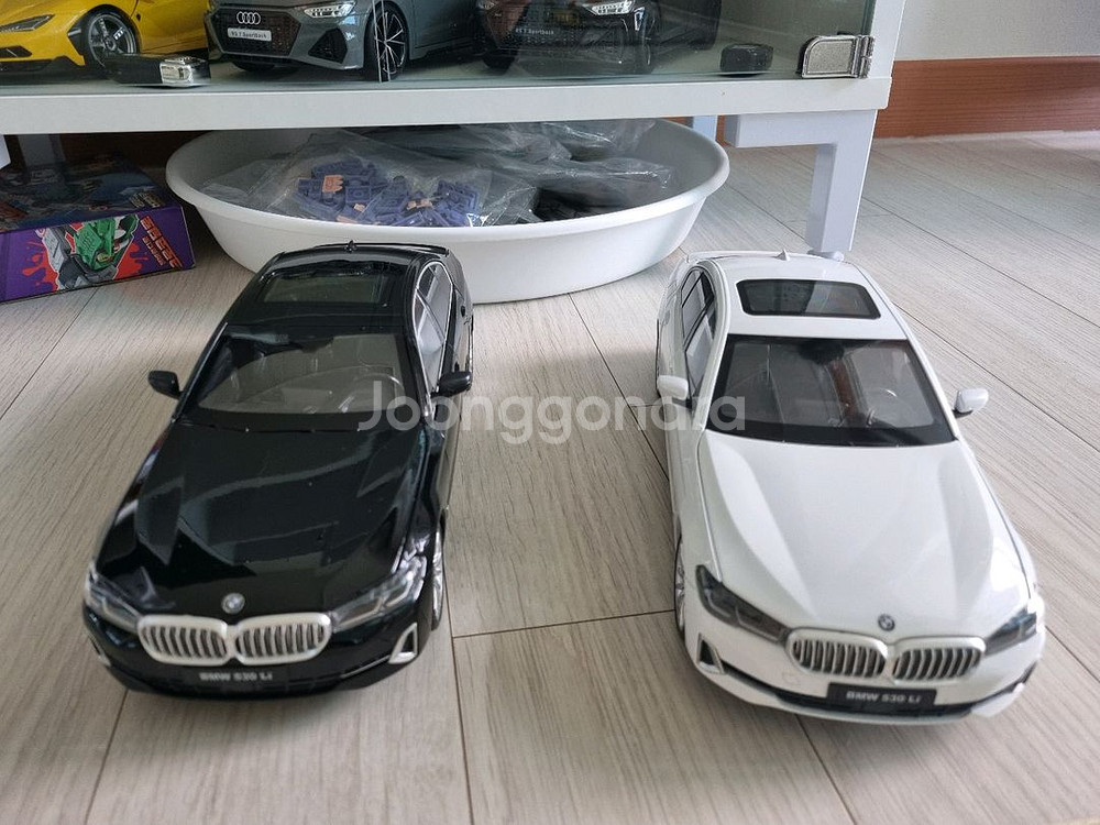 BMW 5시리즈 GT 1/18 다이캐스트 모델카--2