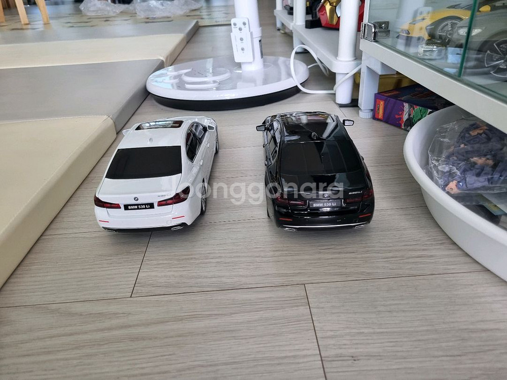 BMW 5시리즈 GT 1/18 다이캐스트 모델카--3