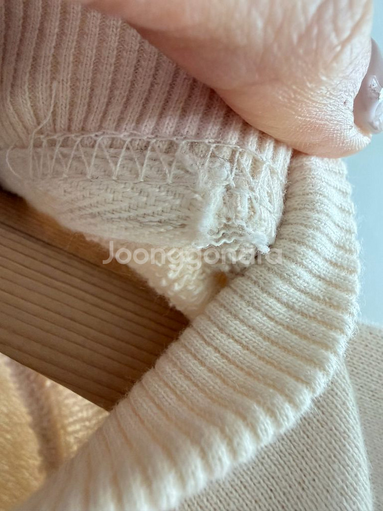 정품 아미 하트 로고 맨투맨--4