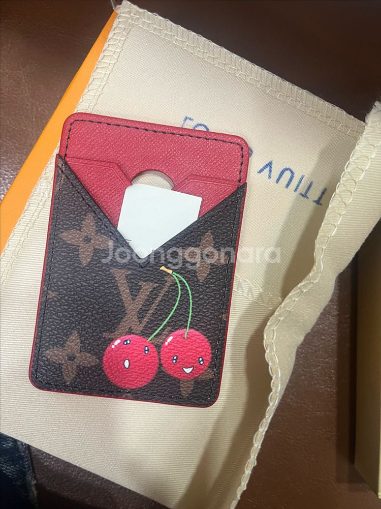 루이비통 스타일 체리 맥세이프 (무라카미)--0